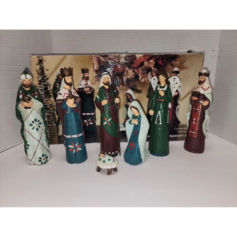 Kirkland Carved Resin 7 piece hand‎ painted Nativity set